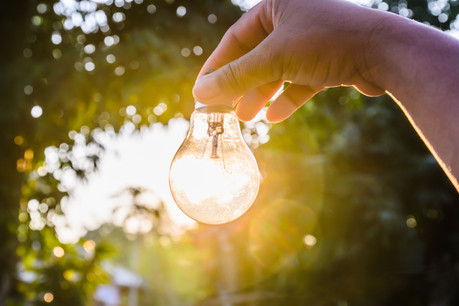Plusieurs solutions sont possibles pour s’éclairer de manière plus respectueuse envers l’environnement. (Photo: Shutterstock)