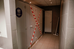 Les douches, vestiaires et sanitaires restent accessibles, en respectant quelques règles. ((Photo: Romain Gamba/Maison Moderne))