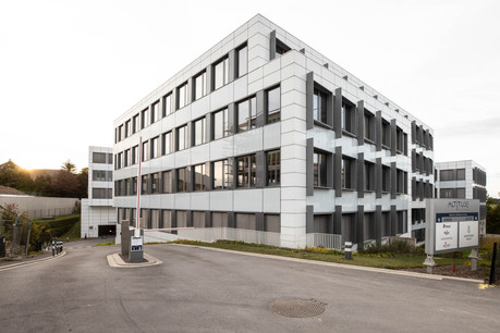 Swiss Life officie actuellement depuis l’immeuble Altitude à Leudelange, jusqu’au premier trimestre 2022, où ses locaux de la Cloche d’Or devraient à nouveau être opérationnels. (Photo: Guy Wolff/Maison Moderne)
