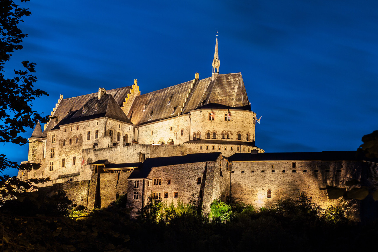 Le bon de 50 euros que vont recevoir 750.000 personnes doit à la fois soutenir le secteur de l’hôtellerie et permettre de redécouvrir les beautés du Luxembourg, comme le château de Vianden. (Photo: Shutterstock)