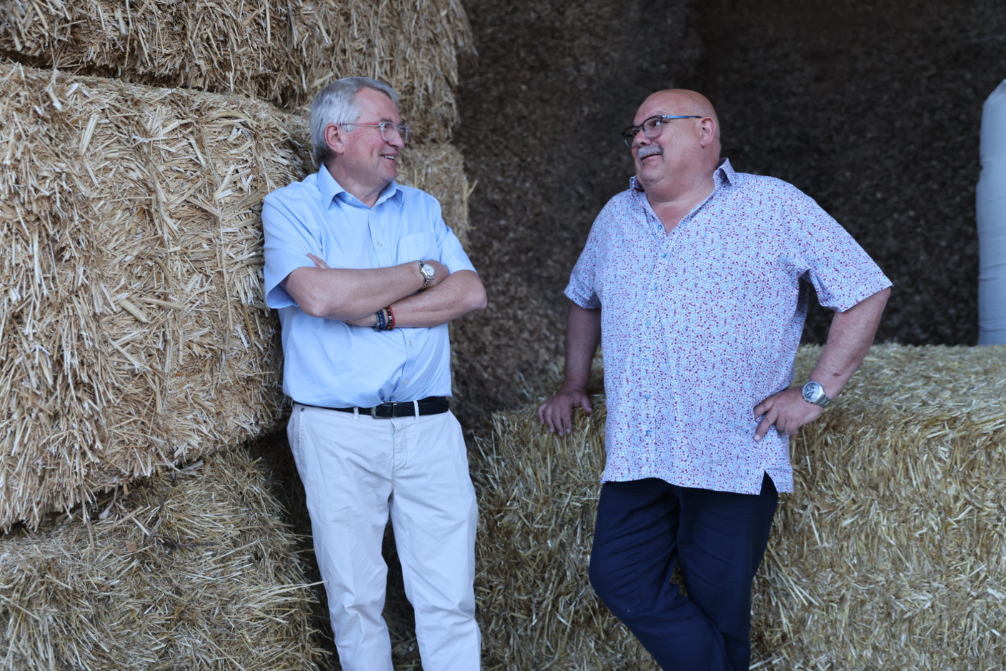 Les résultats définitifs ne sont pas encore tombés à Differdange, mais Tom Ulveling (CSV) et Guy Altmeisch (LSAP) se retrouvent au Haff Tempels pour commencer en privé les discussions de coalition. (Photo: Guy Wolff/Maison Moderne)