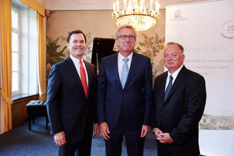 Jay Hooley, président et chief operating officer de State Street Corporation, Pierre Gramegna, Ministre des Finances du Luxembourg, and Martin F. Dobbins, managing director de State Street Luxembourg (Photo: State Street)