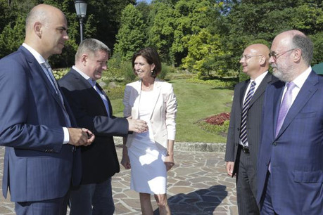 (de g. à d.) Hermann Gröhe, ministre fédéral de la Santé (Allemagne); Dr Alain Berset, conseiller fédéral en charge du département fédéral de l’Intérieur (Suisse); Lydia Mutsch, ministre de la Santé, ministre de l’Égalité des chances (Luxembourg); Dr Mauro Pedrazzini, ministre des Affaires sociales (Liechtenstein); Dr Clemens Martin Auer (Autriche) (Photo: SIP / Luc Deflorenne)