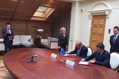 The governor of the Yamal region – Mr. Dmitri Kobylkin – and the chairman of board of Rise Capital AB – Mr. Gerard Lopez at the Saint Petersburg Economic Forum on Friday. (Photo: Nekton)