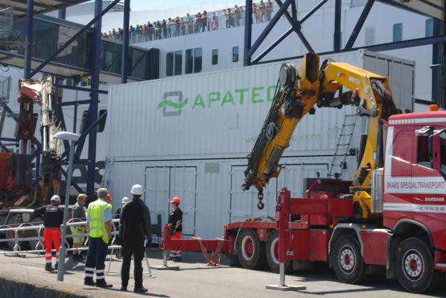 Installation du MarinePaq pour Scandlines sur le port de Gedser (Danemark). (Photo: Apateq)