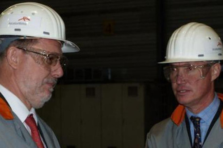 Christian Zeyen, directeur général d’ArcelorMittal Luxembourg et prince Guillaume (Photo : ArcelorMittal)