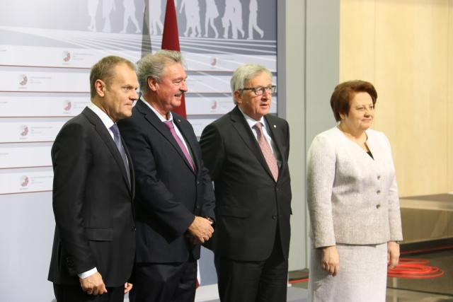 Jean Asselborn avec le président du Conseil européen, Donald Tusk, le président de la Commission européenne, Jean-Claude Juncker, et la Première ministre de la Lettonie, Laimdota Straujuma. (Photo: Ministère des Affaires étrangères et européennes)