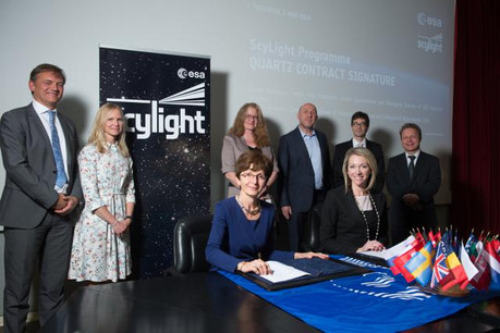 À la signature: Magali Vaissiere, ESA Director of Telecommunications and Integrated Applications et Nicole Robinson, SVP Global Government at SES Networks. (Photo: ESA/Grimault)