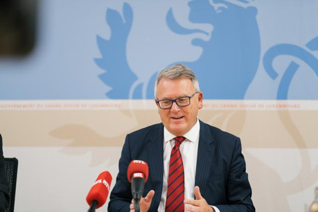 Nicolas Schmit, ministre du Travail, de l’Emploi et de l’Économie sociale et solidaire, et la SNCI s’engagent à mener des actions d’information et de communication et à soutenir le développement de l’économie sociale et solidaire. (Photo: Sébastien Goossens / archives)