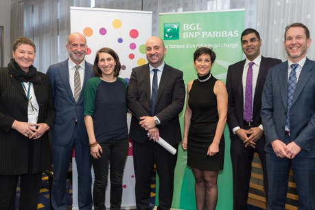 De gauche à droite: Gabriele Schneider (Rosa Lëtzebuerg), David Pollard (Workplace Pride), Nancy Thomas (IMS Luxembourg), Étienne Schneider (vice-Premier ministre), Fabienne Dasnoy (BGL BNP Paribas), Vinay Kapoor (BNP Paribas UK) et Bruce Hedgcock (BNP Paribas France). (Photo: Comité pour la Charte de la diversité Lëtzebuerg)