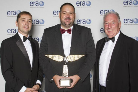 Le commandant Pascal Kremer a reçu un prix d'excellence d'Era. (Photo: Luxair)