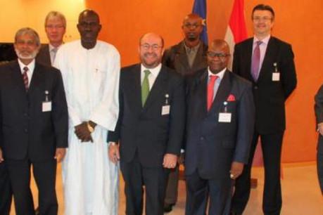 Le ministre des Communications, François Biltgen avec les chefs de délégation des pays participant à la conférence. (Photo: Service Information et Presse du Gouvernement)