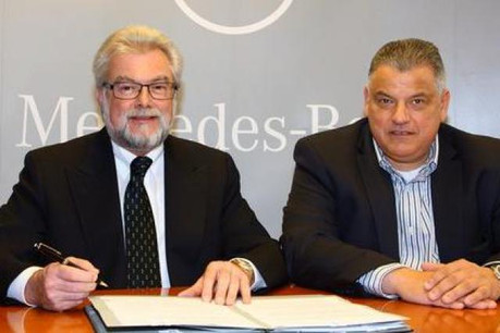 Gerhard Roth (Mercedes-Benz Luxembourg) et l'homme d'affaires Flavio Becca Mercedes