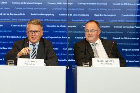 Nicolas Schmit et Romain Schneider (Photo: Union européenne)