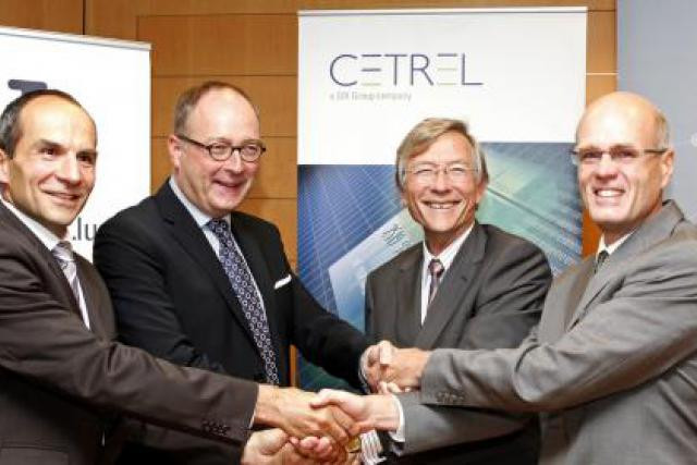 Manuel Fischer et Jean-Marc Fandel (Cetrel) with University president Rolf Tarrach and SnT-Director Björn Ottersten. (Photo: Cetrel)