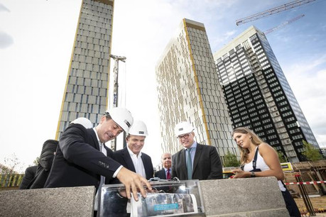 La pose de la première pierre d’OBH (Offices Boutique Hôtel), un nouveau complexe lancé au Kirchberg par Cmil, a été célébrée le lundi 3 septembre. Le site comprendra entre autres 11.500 m2 de bureaux et un hôtel de 145 chambres. (Photo: Cmil)