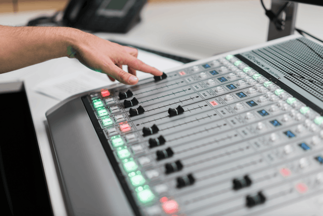 Le studio de L'essentiel Radio. (Photo: Marion Dessard)