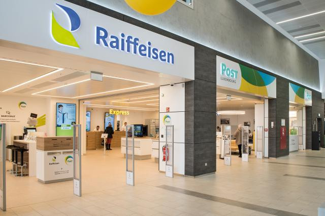 Bien qu’ils soient formellement séparés, les deux locaux sont accolés et symbolisent les liens de partenariat qui existent entre Post et Raiffeisen. (Photo: Raiffeisen - Post Luxembourg)