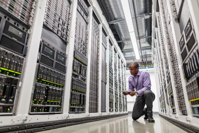 «System Solutions a atteint la certification la plus élevée en stockage», souligne Stéphane Lahaye, country manager de HPE Luxembourg. (Photo: System Solutions)