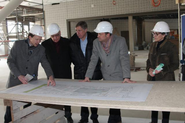 Xavier Bettel, François Bausch et Guy Arendt ont visité le chantier de la nouvelle Bibliothèque nationale. (Photo: ministère de la Culture)