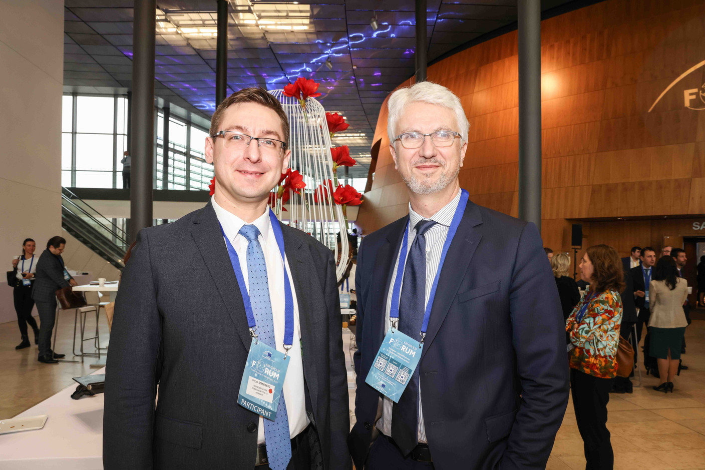 Gergő Szénégető, Représentation permanente de la Hongrie auprès de l'UE (à gauche). (Photo: Marie Russillo/Maison Moderne)