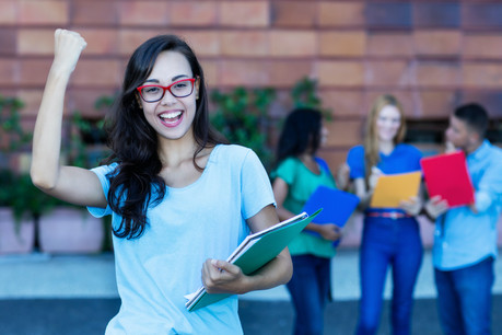 Parmi les points qui ont permis au Luxembourg de gagner trois places, l’augmentation du nombre de jeunes femmes diplômées. (Photo: Shutterstock)