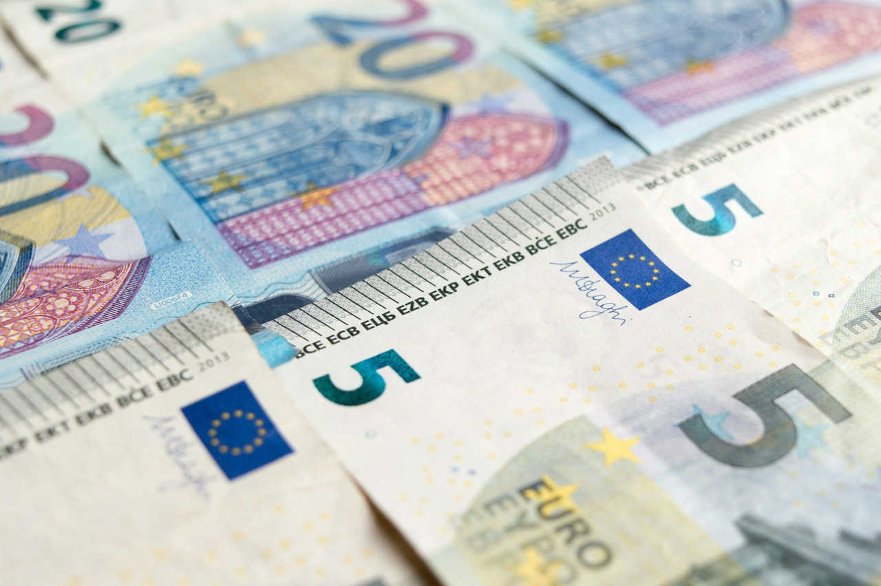 Compound interest makes your savings grow exponentially faster. Photo: Lukasz Radziejewski/Unsplash