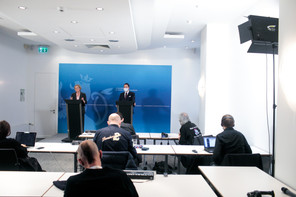 Des erreurs et imprécisions viennent parfois se glisser dans l’interprétation en français des conférences de presse du gouvernement. Un vrai problème, notamment pour les francophones, nombreux au Luxembourg, qui les suivent en direct. (Photo: Matic Zorman / Maison Moderne)