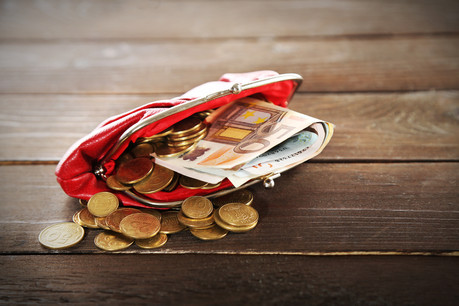 Les ménages auraient tendance à vouloir reporter des achats importants, ce qui traduit une incertitude par rapport aux prochains mois. (Photo: Shutterstock)