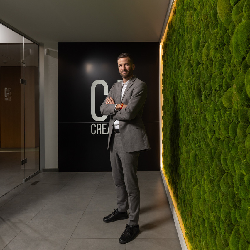 Laurent Olmedo, dans les bureaux de Creahouse. (Photo: Guy Wolff/Maison Moderne)