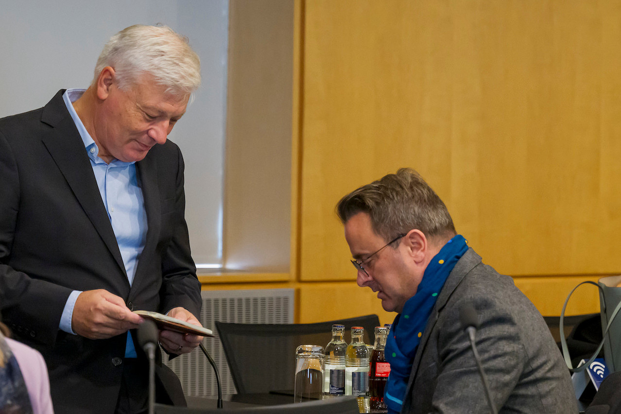 Claude Wiseler (left), head of the CSV delegation, and Xavier Bettel, head of the DP delegation, listen to the comments from employer organisations, trade unions and environment groups. Photo: SIP/Jean-Christophe Verhaegen