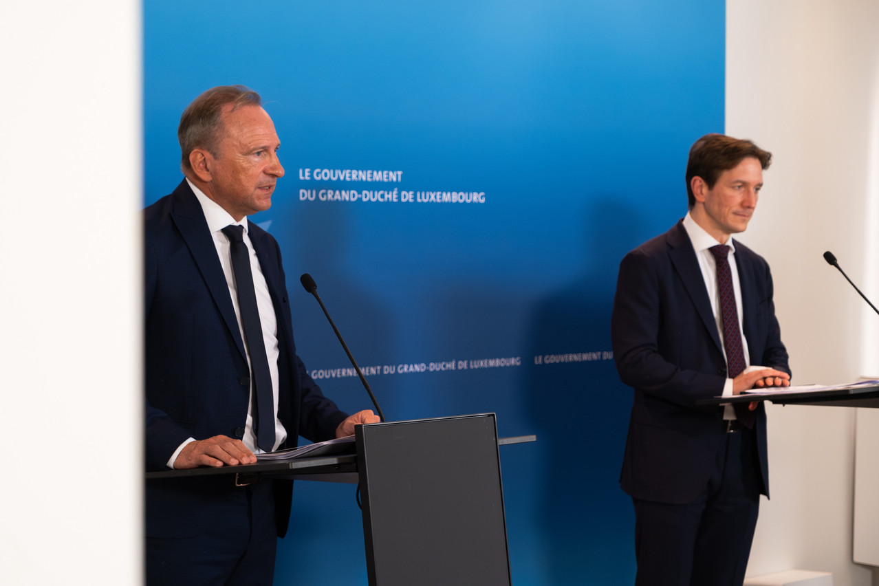 Two hundred days after taking over as head of the Luxembourg Inland Revenue, director Jean-Paul Olinger and finance minister Gilles Roth (CSV) presented the first measures to modernise the department. Photo: SIP