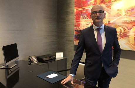 À l’hôtel Le Royal, le directeur adjoint, Jean-Luc Pignier, avoue que l’épidémie se fait ressentir sur la fréquentation. (Photo: Paperjam)