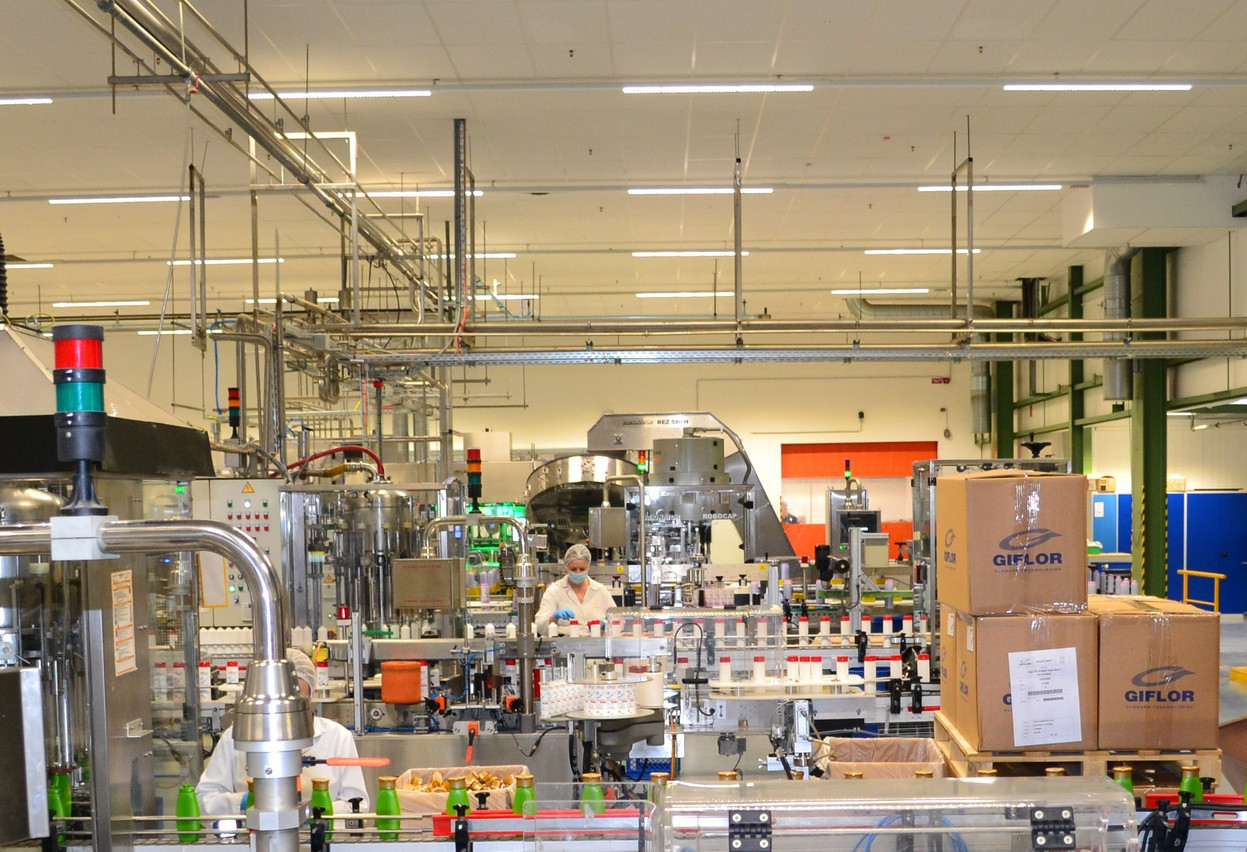 Cosmolux fabrique des produits d’hygiène corporelle pour les marques du groupe Maxim, mais aussi pour celles d’une série de distributeurs, dont Lidl, Aldi, Auchan et Hema. (Photo: ministère de l’Économie)