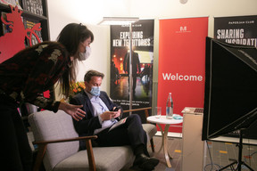 Julie Lhardit, head of programming, et Xavier Bettel, Premier ministre ((Photo: Matic Zorman / Maison Moderne))