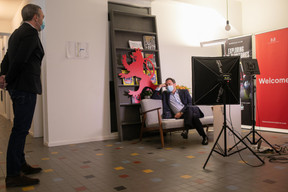 Matthieu Croissandeau, directeur éditorial, et Xavier Bettel, Premier ministre ((Photo: Matic Zorman / Maison Moderne))