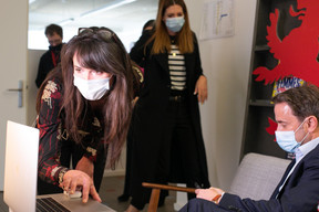 Julie Lhardit, head of programming, et Xavier Bettel, Premier ministre ((Photo: Matic Zorman / Maison Moderne))