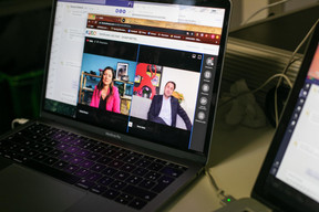 Les participants ont pu partager des questions et également écouter le Live Chat avec une traduction simultanée en anglais et en français. ((Photo: Matic Zorman / Maison Moderne))