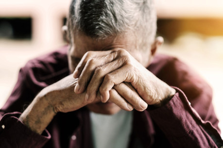 Face à un danger immédiat, quelle place accorder au bien-être psychologique des personnes âgées? (Photo: Shutterstock)