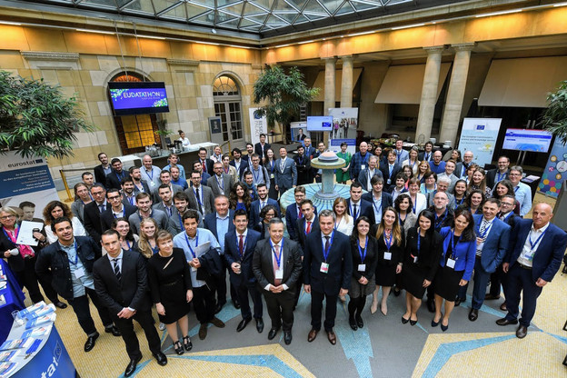 La finale de la troisième édition du Datathon a eu lieu le 13 juin à Bruxelles, avec 12 équipes sélectionnées. (Photo: Office des publications de l’Union européenne)