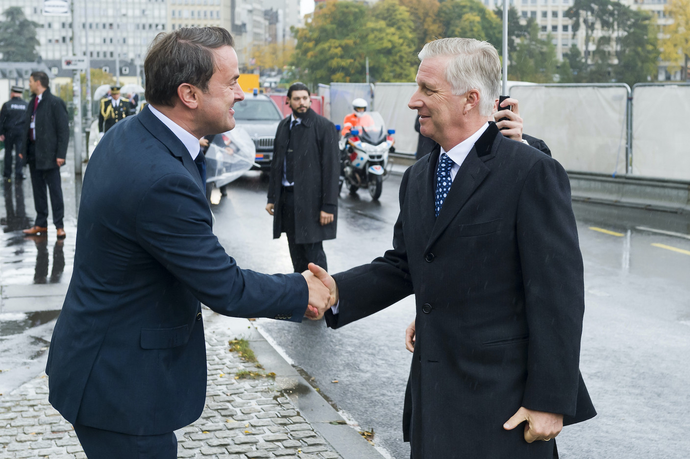 Le Premier ministre Xavier Bettel a accueilli le Roi Philippe au Monument national de la solidarité. (Photo: SIP /Jean-Christophe Verhaegen)