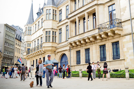 Alors que la réforme de la monarchie se poursuit, une interview du couple royal a jeté un petit coup de froid sur le palais. (Photo: Archives Maison Moderne)