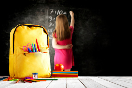 Entre l’allocation de rentrée et la gratuité des livres, l’État a fait baisser la facture de la rentrée scolaire pour les parents. (Photo: Shutterstock)