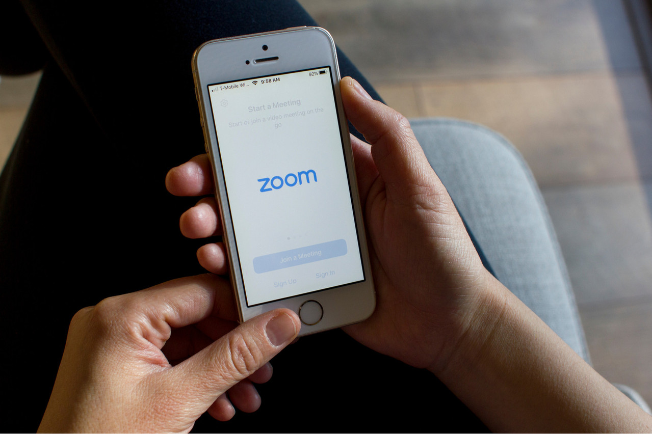 Depuis le début de la période de confinement, Zoom connaît une popularité sans précédent. (Photo: Shutterstock)
