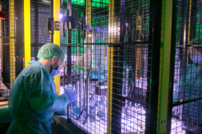 La fabrique de masques artisanale de Santé Services, dans ses locaux de Gasperich. (Photo: Matic Zorman / Maison Moderne)