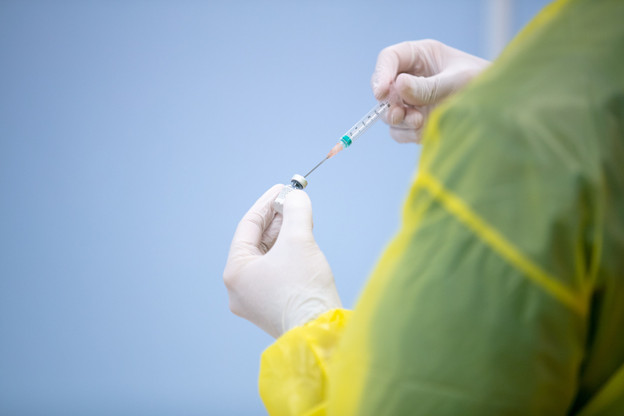 Lundi 8 mars, 806 doses de vaccin ont été injectées: 647 premières doses et 159 deuxièmes. Pour un total de 47.515 doses.  (Photo: Romain Gamba / Maison Moderne)
