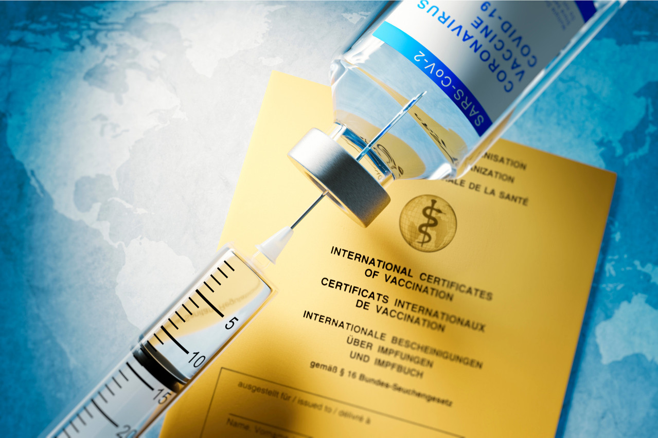 Si le passeport vaccinal semble inéluctable, son contour reste flou. (Photo: Shutterstock)