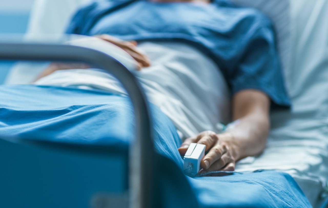 National health insurer CNS in 2020 reimbursed hospitals around €17,000 for the treatment of a covid-19 patient on a regular ward, with costs rising to around €152,000 for intensive care patients on a ventilator  Photo: Shutterstock