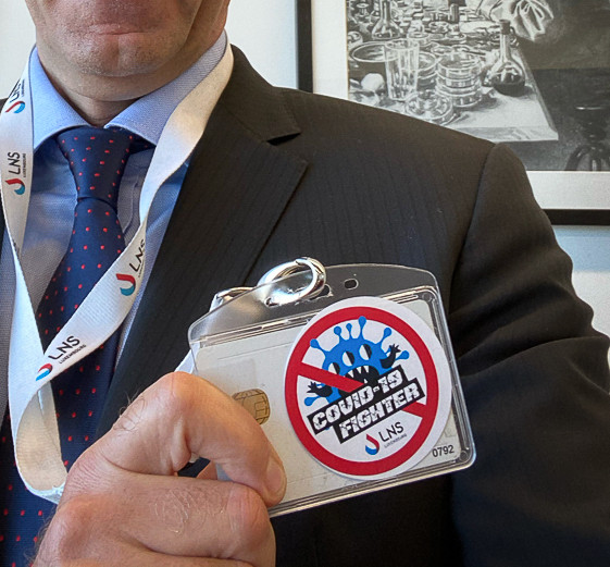 Un autocollant qui est devenu... viral parmi les membres du personnel. (Photo: LNS)