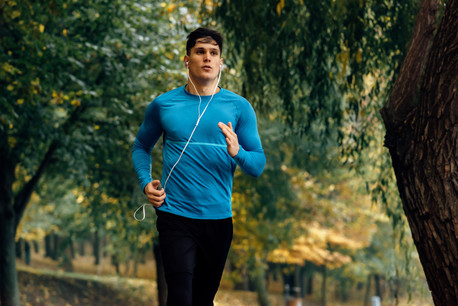 Lorsqu’on pratique seul son sport en plein air, pas de restriction. (Photo: Shutterstock)